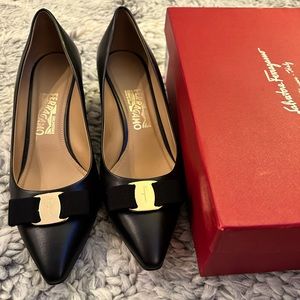 Salvatore Ferragamo Classic Black Pump Emy 55 heel Size 10